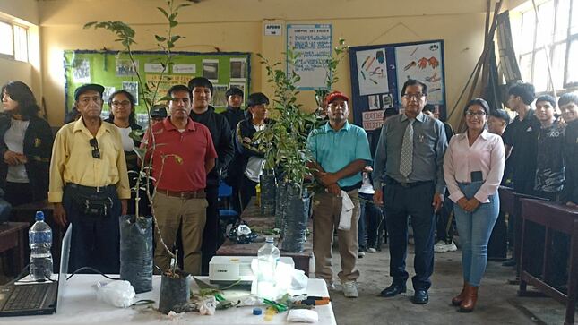 REALIZAN SEGUNDO TALLER DE INJERTO Y PODA DE ARBOLES FRUTALES EN LA I.E. CORONEL PEDRO PORTILLO SILVA