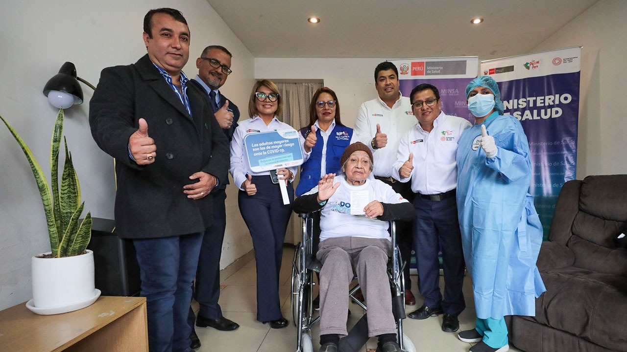 Ministro César Vásquez lanza campaña contra la covid-19 y anuncia que solo se usará vacuna bivalente