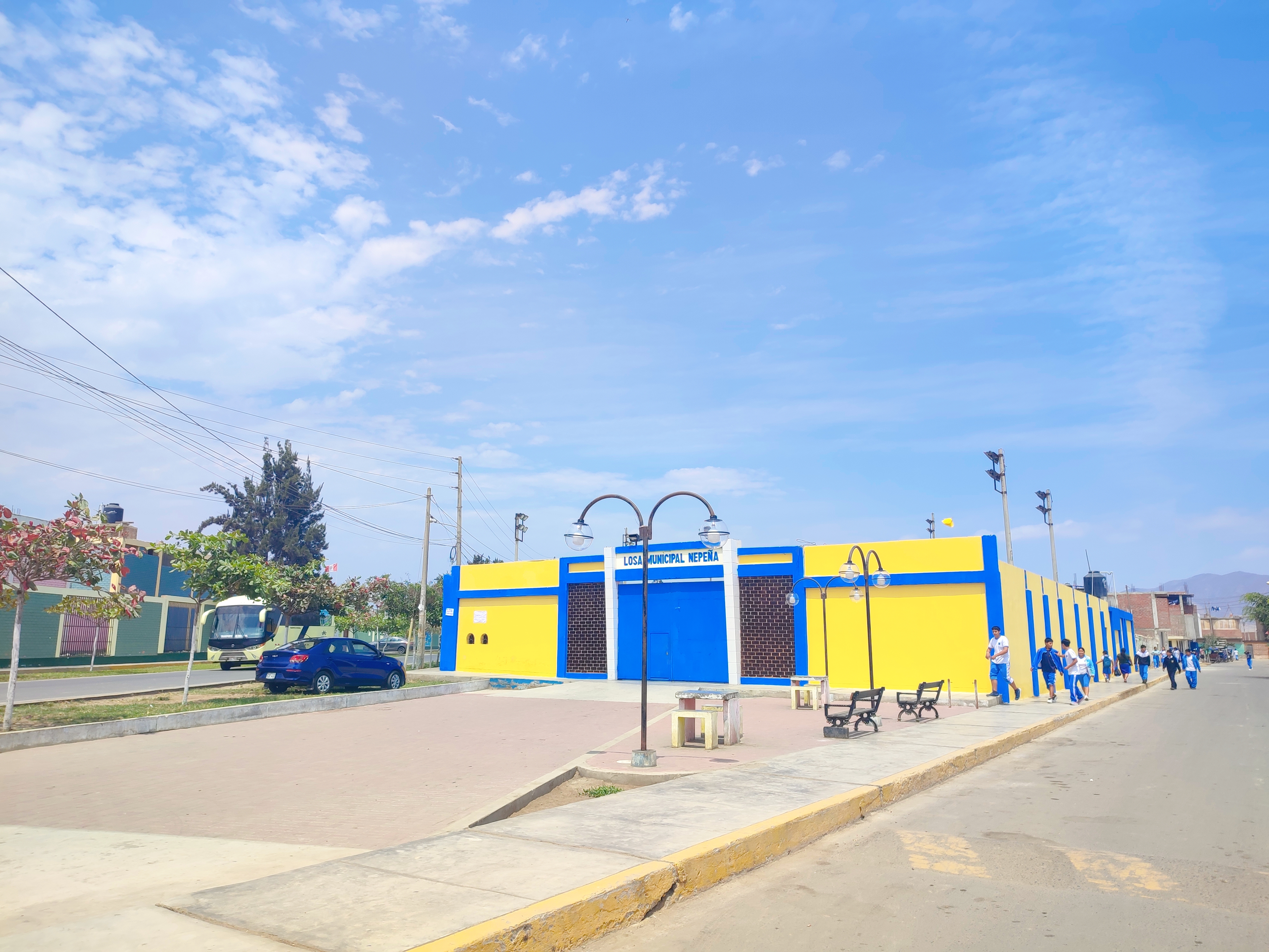 Pintado del interior y exterior de la Losa Deportiva de Nepeña