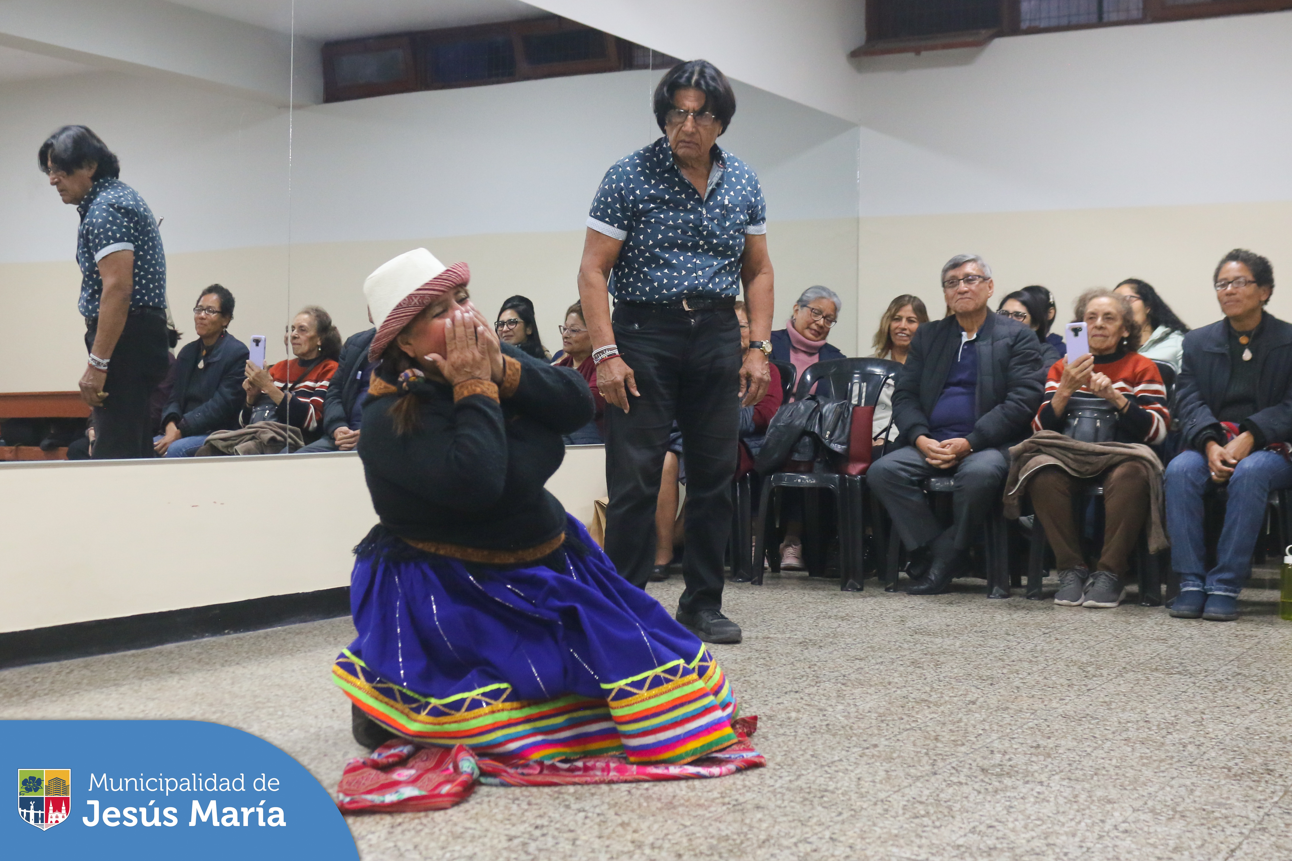 🎭 Llegó a su final el espectacular taller de teatro que dictó el maestro Reynaldo Arenas, en nuestro Centro Cultural. 👴👵
Les compartimos las mejores imágenes 📸 de la presentación, donde nuestros adultos mayores buscan mantenerse activos, divertirse, conocer gente y gozar de un buen estado físico y mental.
#JesúsMaríaSomosTodos 🤗