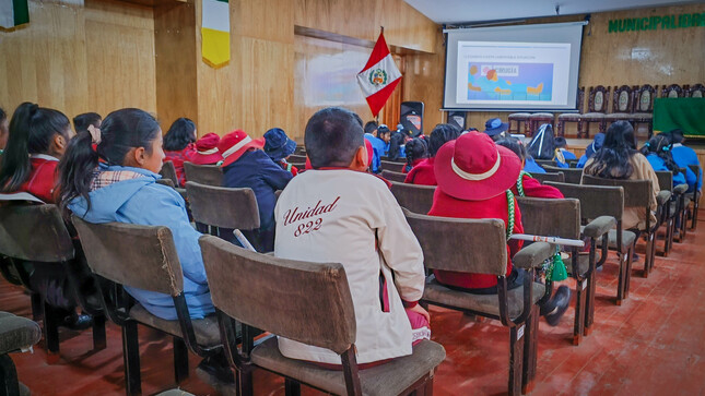 Estudiantes son capacitados sobre tenencia responsable de animales domésticos