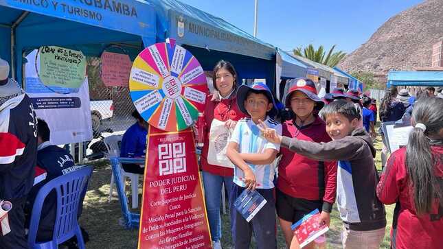 Corte Superior de Justicia de Cusco brindó información Y orienación gratuita a pobladores de la provincia de Urubamba en la feria “Lucha Por