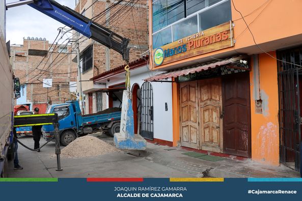 A pesar de haber sido clausurado por incumplir las normas administrativas teniendo en cuenta que por las noches funcionaba como Garage 940, personal de este establecimiento retiró los carteles de clausura colocados el último fin de semana.
🚨Ante este accionar de incumplimiento y desacato a las disposiciones municipales, personal de la comuna local procedió a colocar bloques de concreto en los accesos de este local, reafirmando el principio de autoridad que impera en este tipo de situaciones.
✅Exhortamos a todos los empresarios a regularizar su documentación, teniendo en cuenta que los procesos son mucho más rápidos.