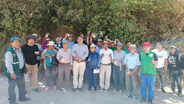 MAS DE 250 AGRICULTORES DE MACATE SE UNEN PARA ERRADICAR LA MOSCA DE LA FRUTA💪