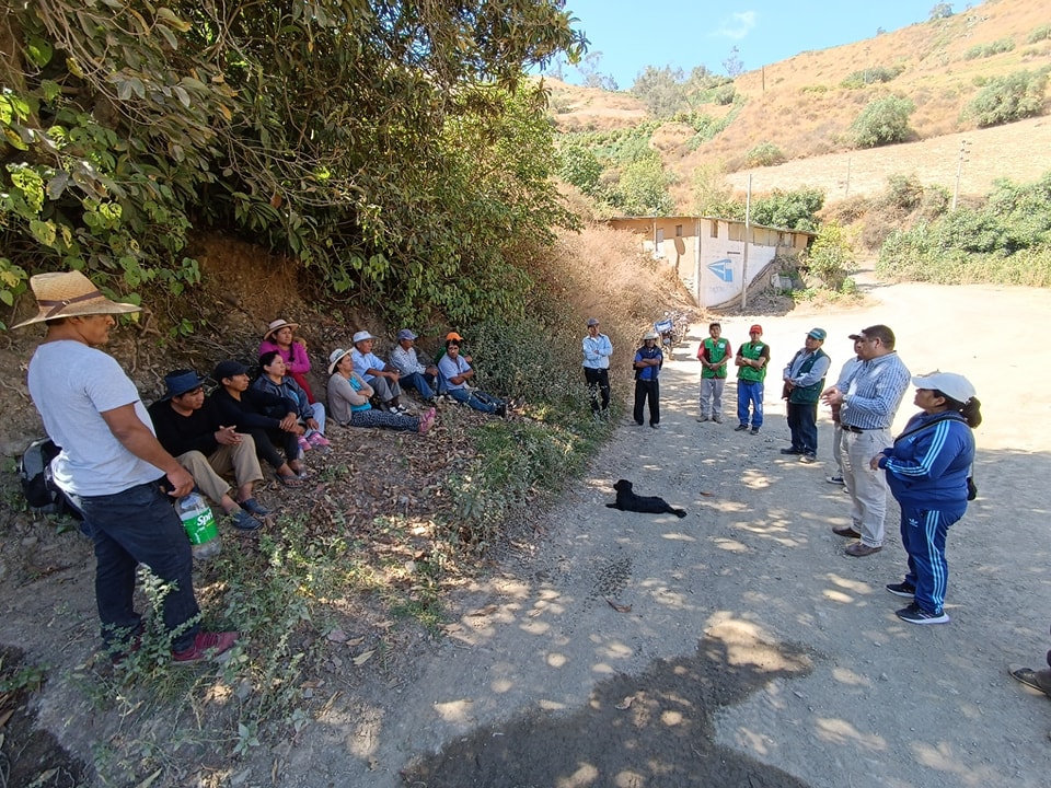MAS DE 250 AGRICULTORES DE MACATE SE UNEN PARA ERRADICAR LA MOSCA DE LA FRUTA💪