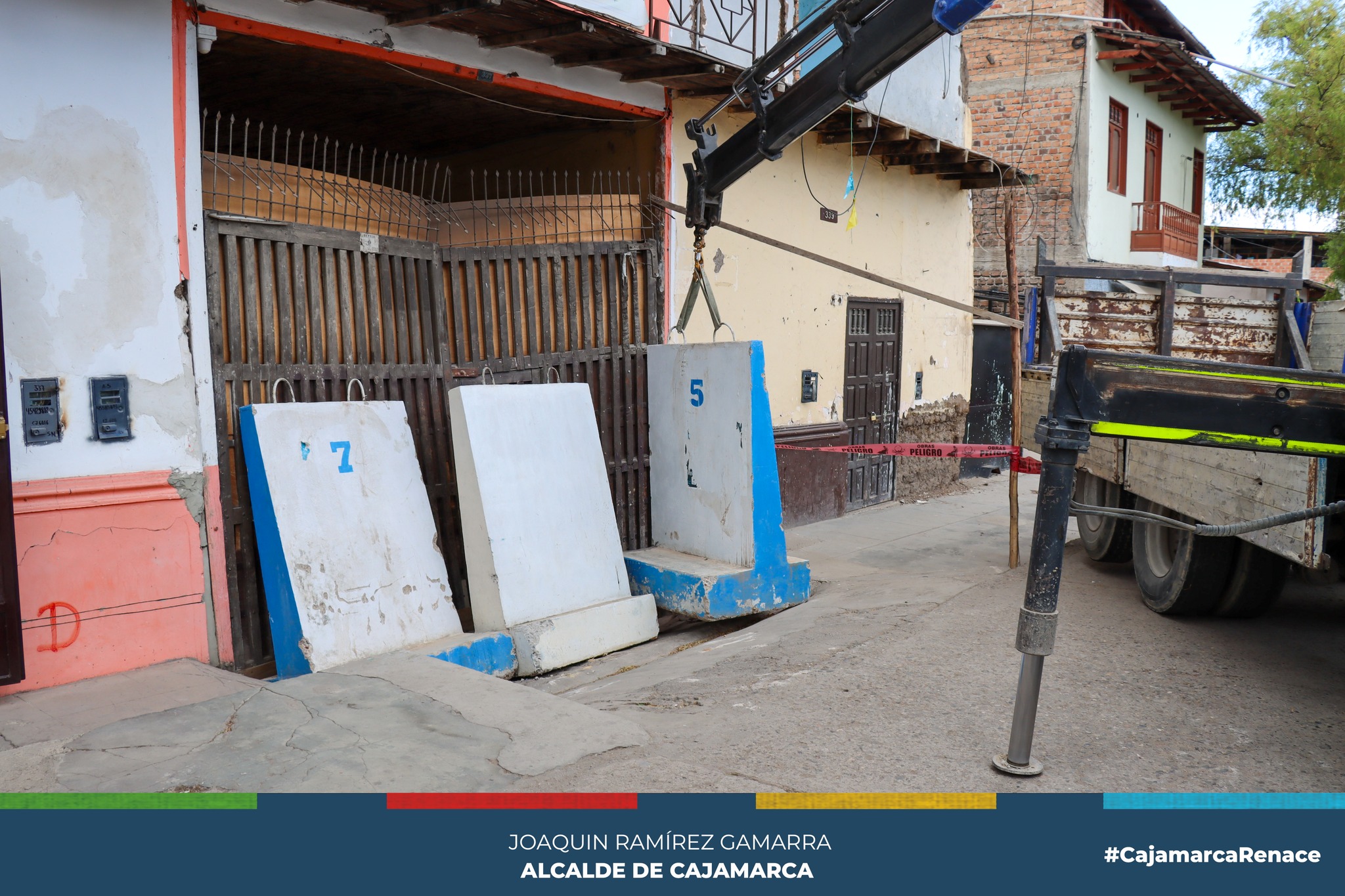 La Municipalidad Provincial de Cajamarca, a través de la subgerencia de Licencias y Permisos Urbanos, paralizó una obra ubicada en el jirón El Maestro N° 337 por incurrir en infracciones municipales, constatando que se ha realizado el vaciado de losa aligerada del 4° nivel que se encuentra en la fase de acabados del dicho, sin contar con licencia de construcción, visualizando a trabajadores laborando al interior del predio.
✅Invocamos a todos los cajamarquinos a cumplir con las disposiciones legales y a respetar las normas que rigen en la comuna local, además de respetar la zona monumental.
¡𝑪𝑶𝑵𝑺𝑻𝑹𝑼𝒀𝑬 𝑪𝑶𝑵 𝑺𝑬𝑮𝑼𝑹𝑰𝑫𝑨𝑫!