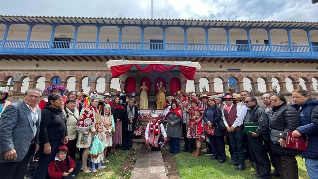Entrega de la Virgen Natividad de Acos
