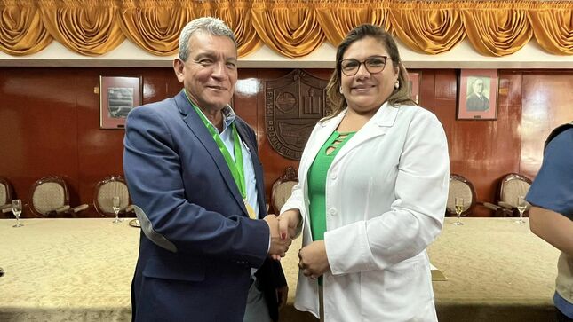 JURAMENTA NUEVA DIRECTORA DE LA SUBREGIÓN DE SALUD