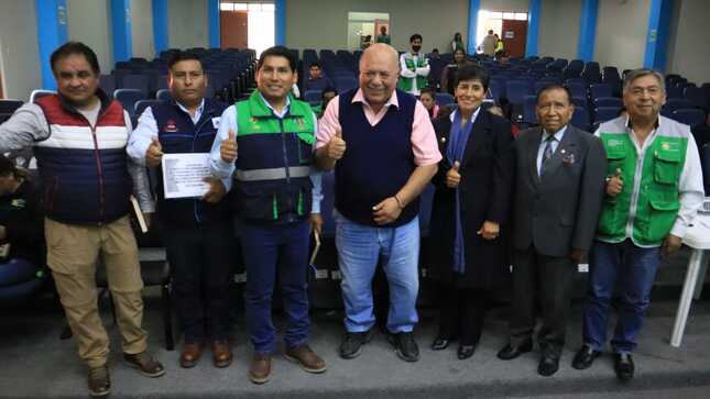 Gobernador compromete apoyo a provincia de Jorge Basadre para solucionar problema hídrico