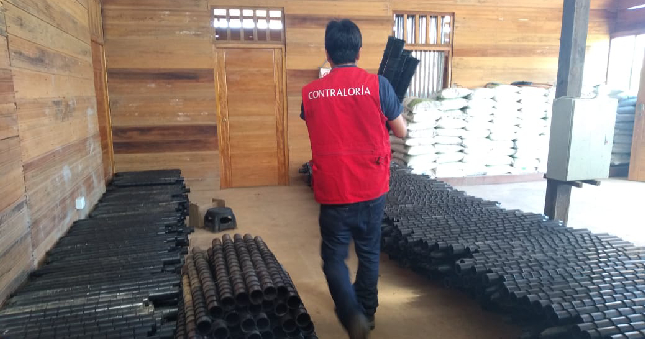 La Contraloría General de la República evidenció que la Dirección Regional de Agricultura del Gobierno Regional de Madre de Dios adquirió 500 millares de tubetes de polipropileno que no estaban contemplados en el expediente técnico del proyecto de inversión denominado “Recuperación de los suelos deforestados para mejorar la producción de cacao en 25 sectores de la provincia de Tambopata y 18 sectores de la provincia de Tahuamanu”.