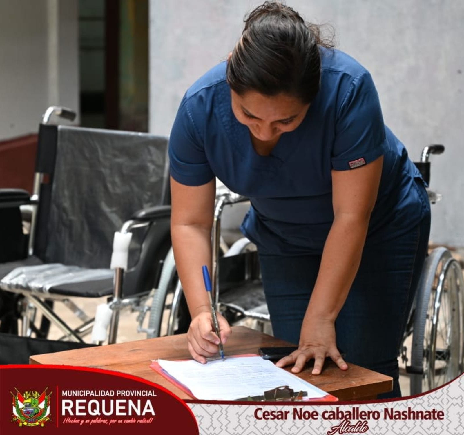 Foto de Entrega de Sillas de Ruedas al Centro de Salud Requena
