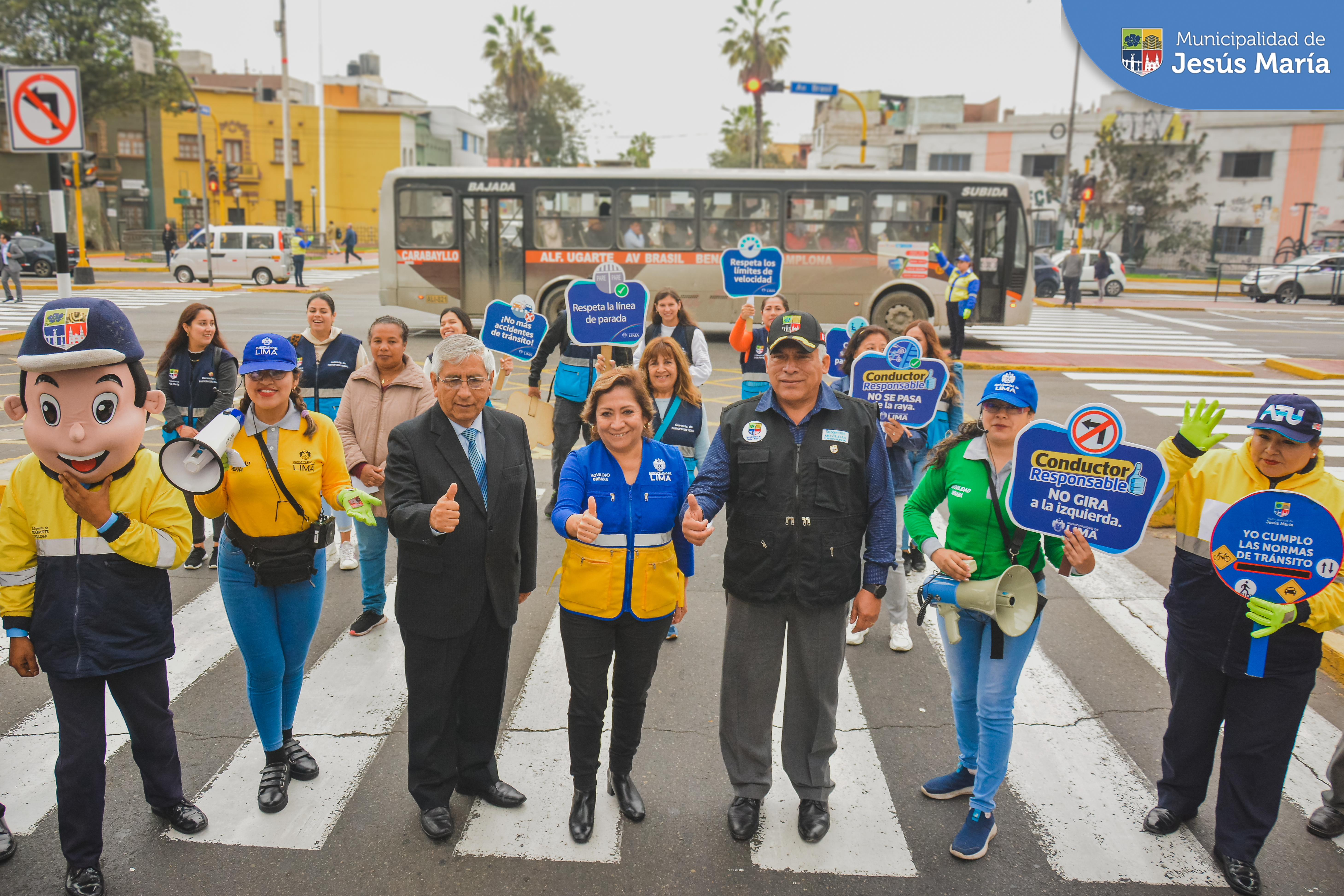 Se realizó exitosamente la campaña "Conductor responsable" en la cuadra 21 de la Av. Brasil. Esta iniciativa, se gestiona de manera coordinada con la Municipalidad Metropolitana de Lima y tiene como objetivo educar a la población en el respeto a las normas de tránsito y a los peatones. 🚸
#JesúsMaríaSomosTodos