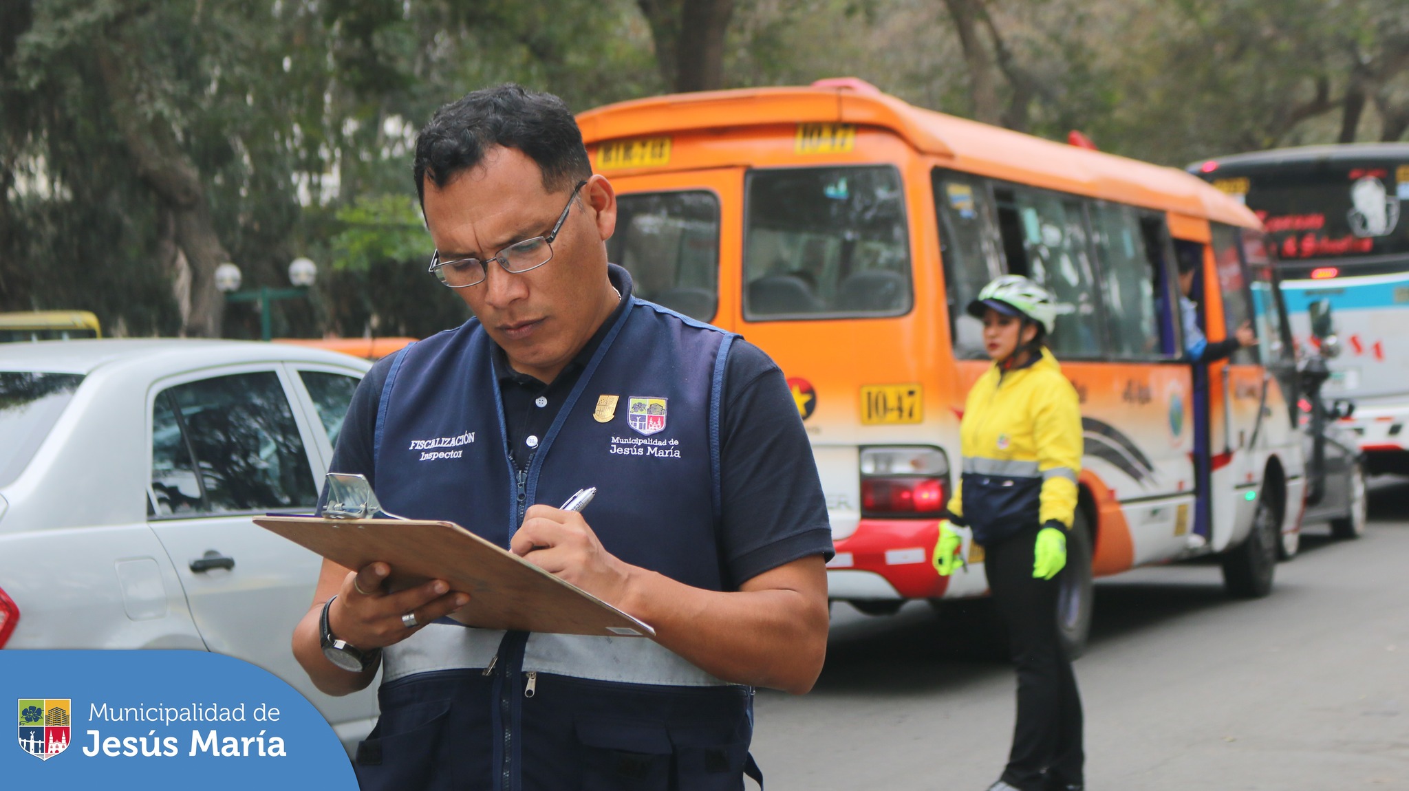 🚨 Seguimos trabajando para lograr el ordenamiento a través de operativos continuos en diversos puntos de nuestro distrito. En esta oportunidad, se realizó la fiscalización y control a vehículos mal estacionados y/o abandonados estacionados en zonas rígidas. 🚫🚙
#JesúsMaríaSomosTodos