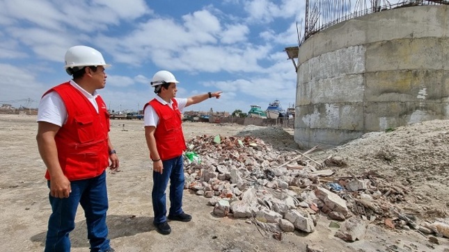 Según un reporte elaborado por la Contraloría General de la República, al 31 de julio de 2023 se registraron 2055 obras públicas paralizadas a nivel nacional, pertenecientes a los tres niveles de gobierno, las cuales no se han concluido y no reportan ningún avance en su ejecución física durante más de seis meses, y de las cuales, el 53.2% se concentran en seis departamentos: Cusco, Puno, Lima, Áncash, Ayacucho y Cajamarca. 