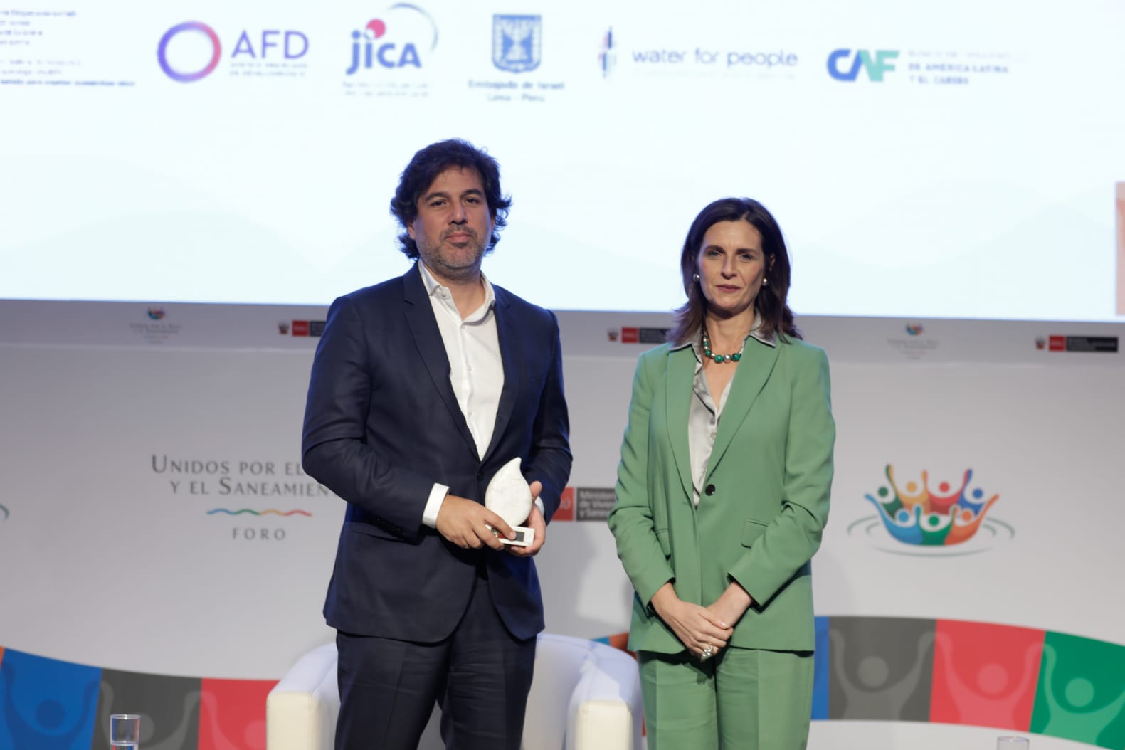 Ministra Hania Pérez de Cuéllar inauguró el foro "Unidos por el Agua y el Saneamiento", con la participación de más de 400 autoridades, expertos y actores políticos y sociales.