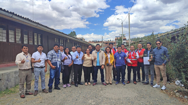 Alcalde y autoridades reunidos en el Gobierno Regional de Áncash