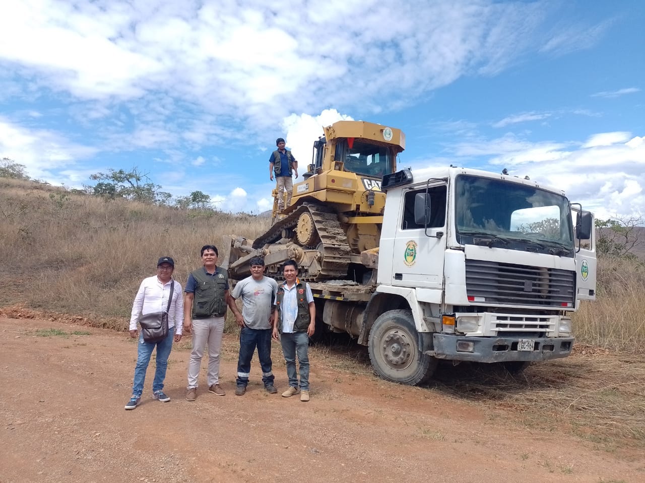 MPLC asiste con maquinaria pesada a localidades de Chapo y Yoyato en Quellouno