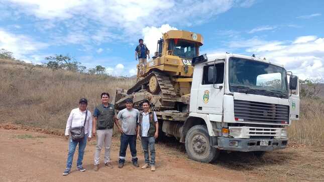 MPLC asiste con maquinaria pesada a localidades de Chapo y Yoyato en Quellouno