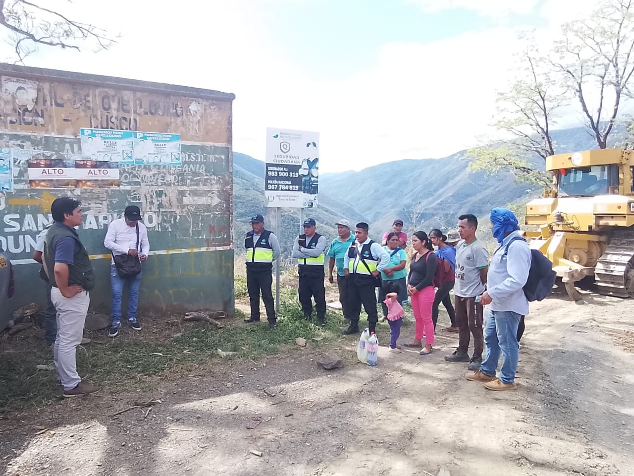 MPLC asiste con maquinaria pesada a localidades de Chapo y Yoyato en Quellouno