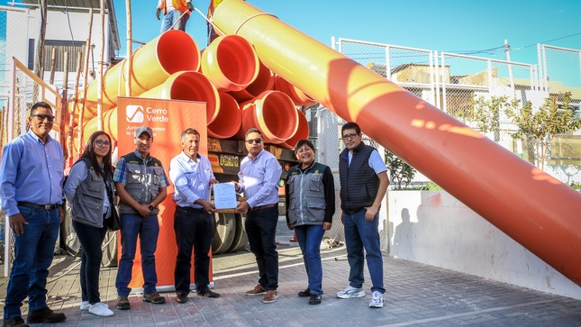 Donación de tuberías esenciales para el canal de riego