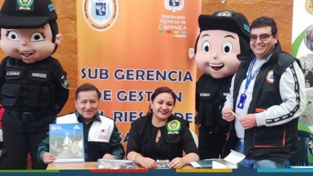 La gerencia de Seguridad Ciudadana participó de la “MINI FERIA DE REDES DE PROTECCIÓN” realizado en la I.E Nº 82005 Miguel Iglesias dirigido a estudiantes y docentes, donde se dio a conocer sobre el trabajo que viene desarrollando la gerencia y el soporte de esta en la prevención de violencia de género y personas en condición de vulnerabilidad y la implementación de una cultura de prevención de violencia en la comunidad.
✅Los alumnos participaron con entusiasmo recordando que efectivos de serenazgo están a su completa disposición las 24 horas del día.