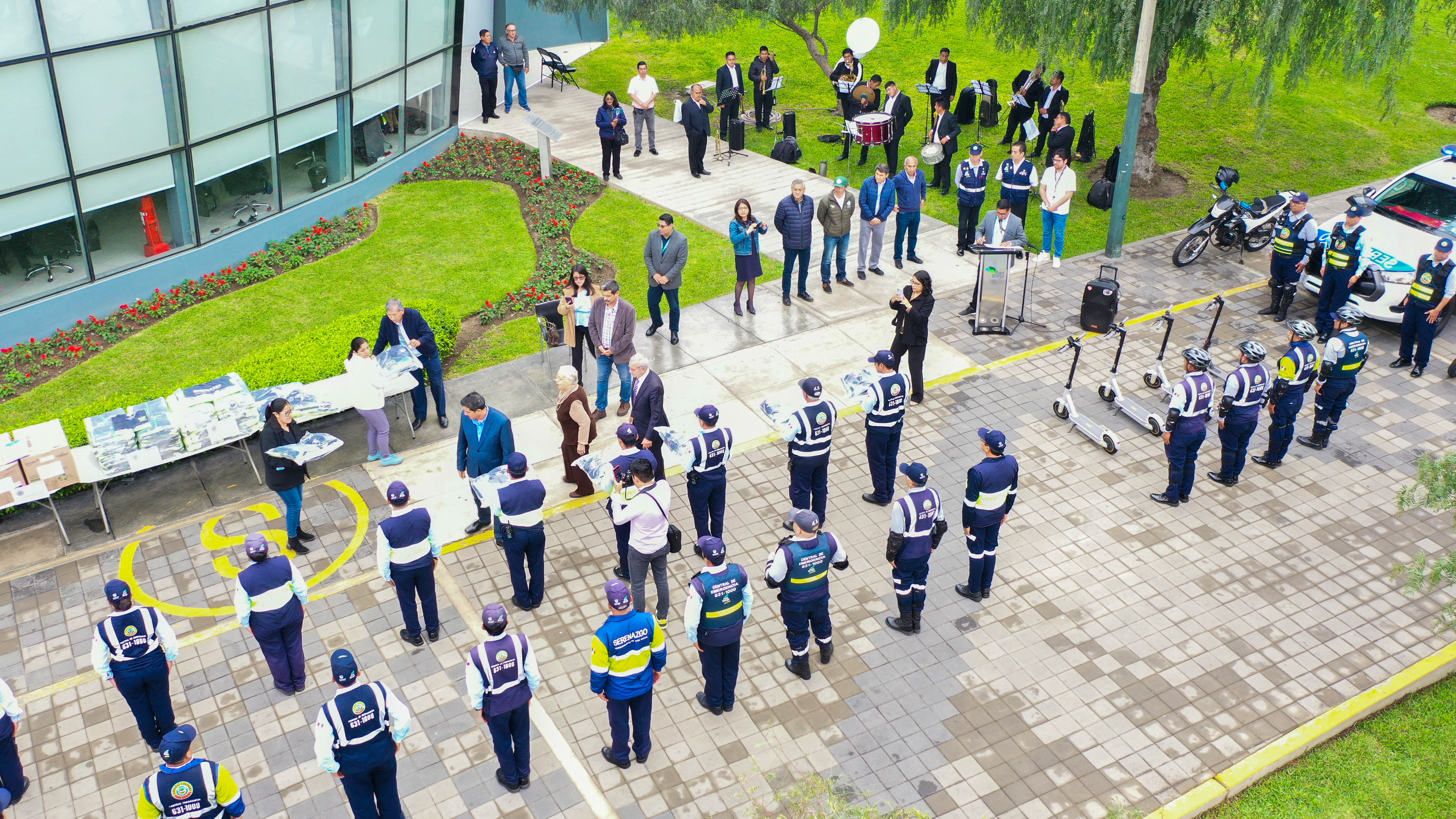Renuevan uniformes a personal del serenazgo