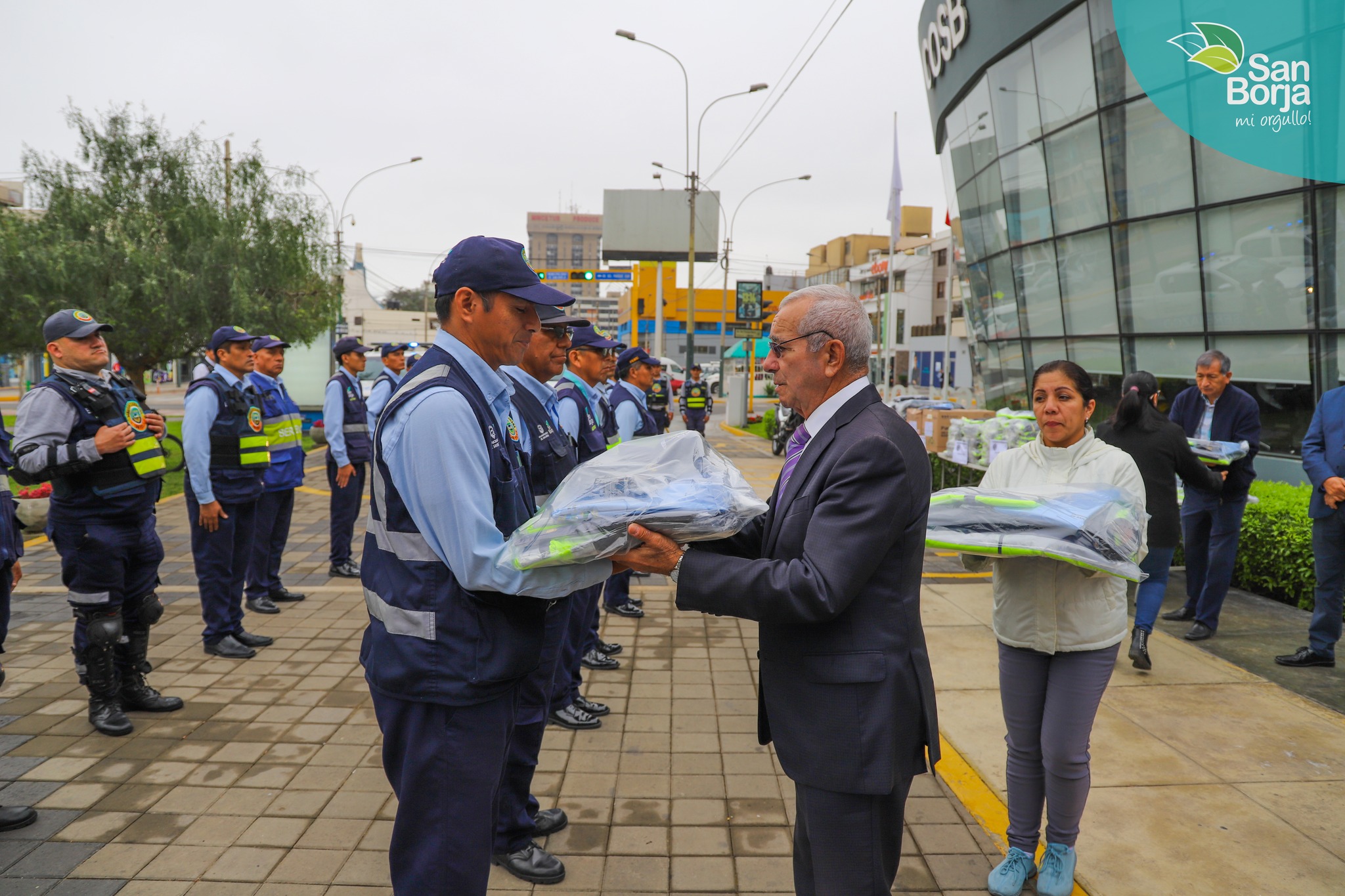 Renuevan uniformes a personal del serenazgo