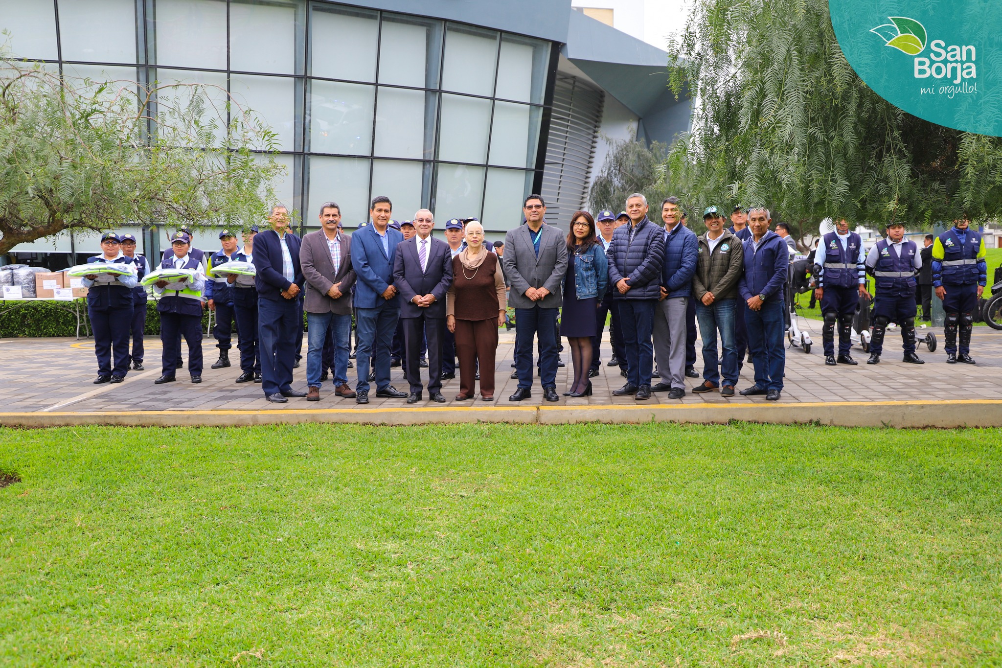 Renuevan uniformes a personal del serenazgo
