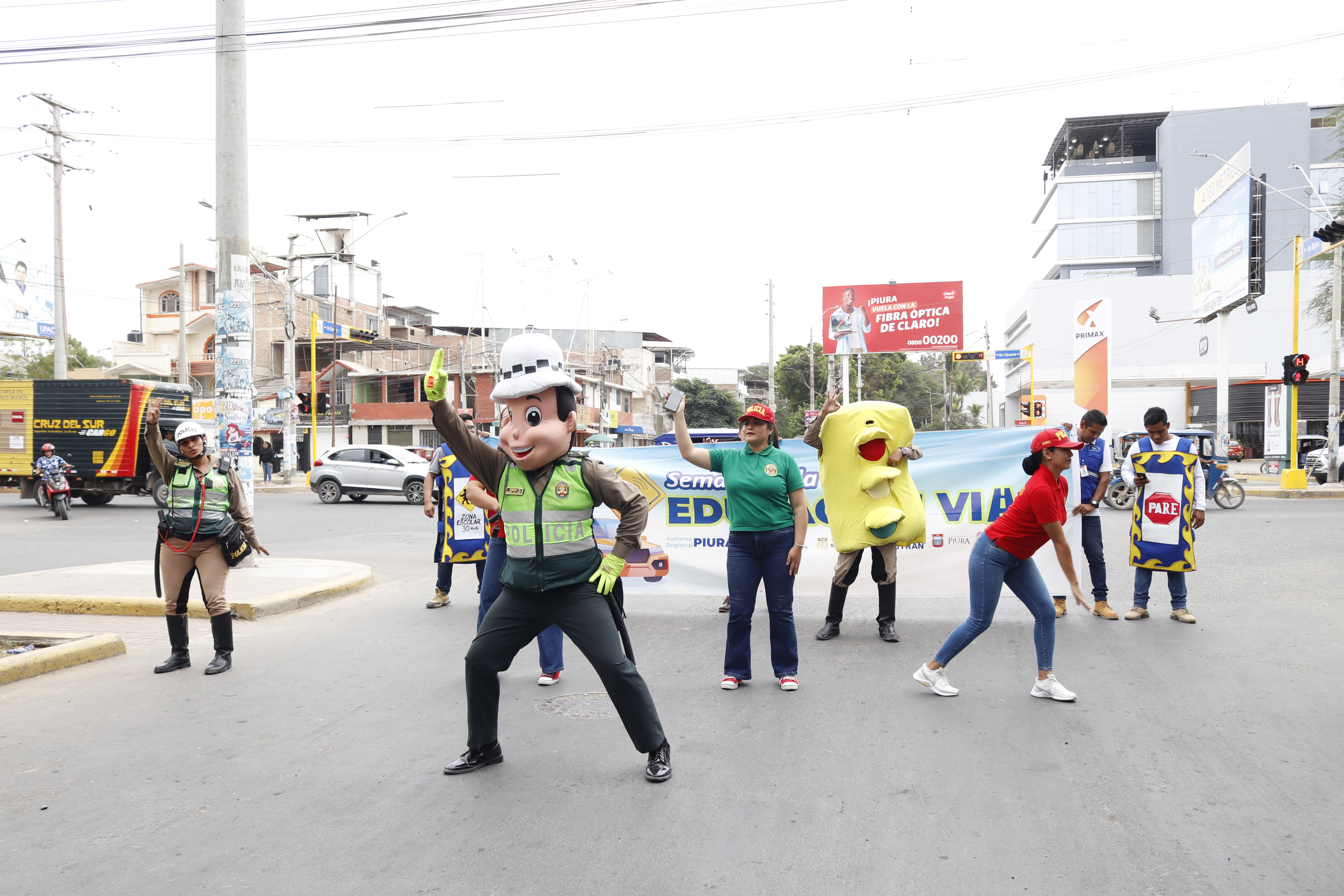 En semáforos sensibilizan a conductores, peatones, motociclistas y ciclistas