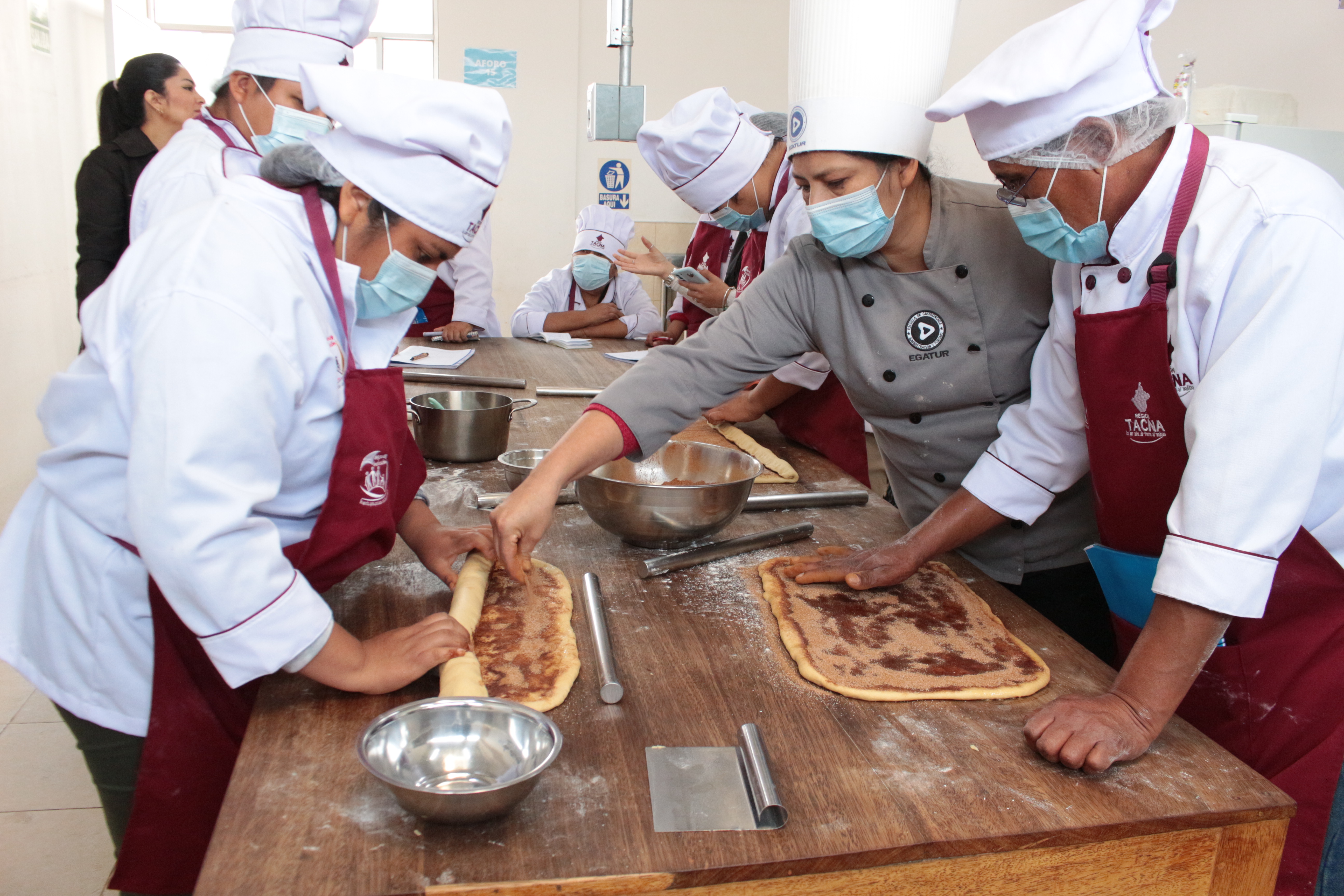 Personas con discapacidad culminan taller de panadería del GRT