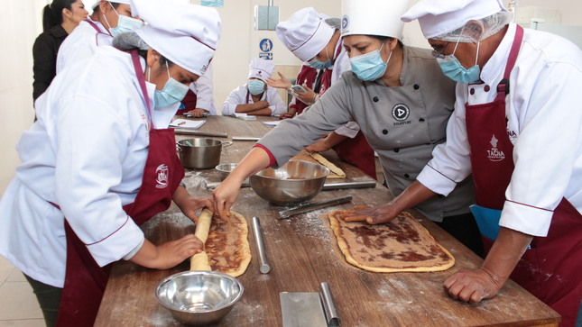 Personas con discapacidad culminan taller de panadería del GRT