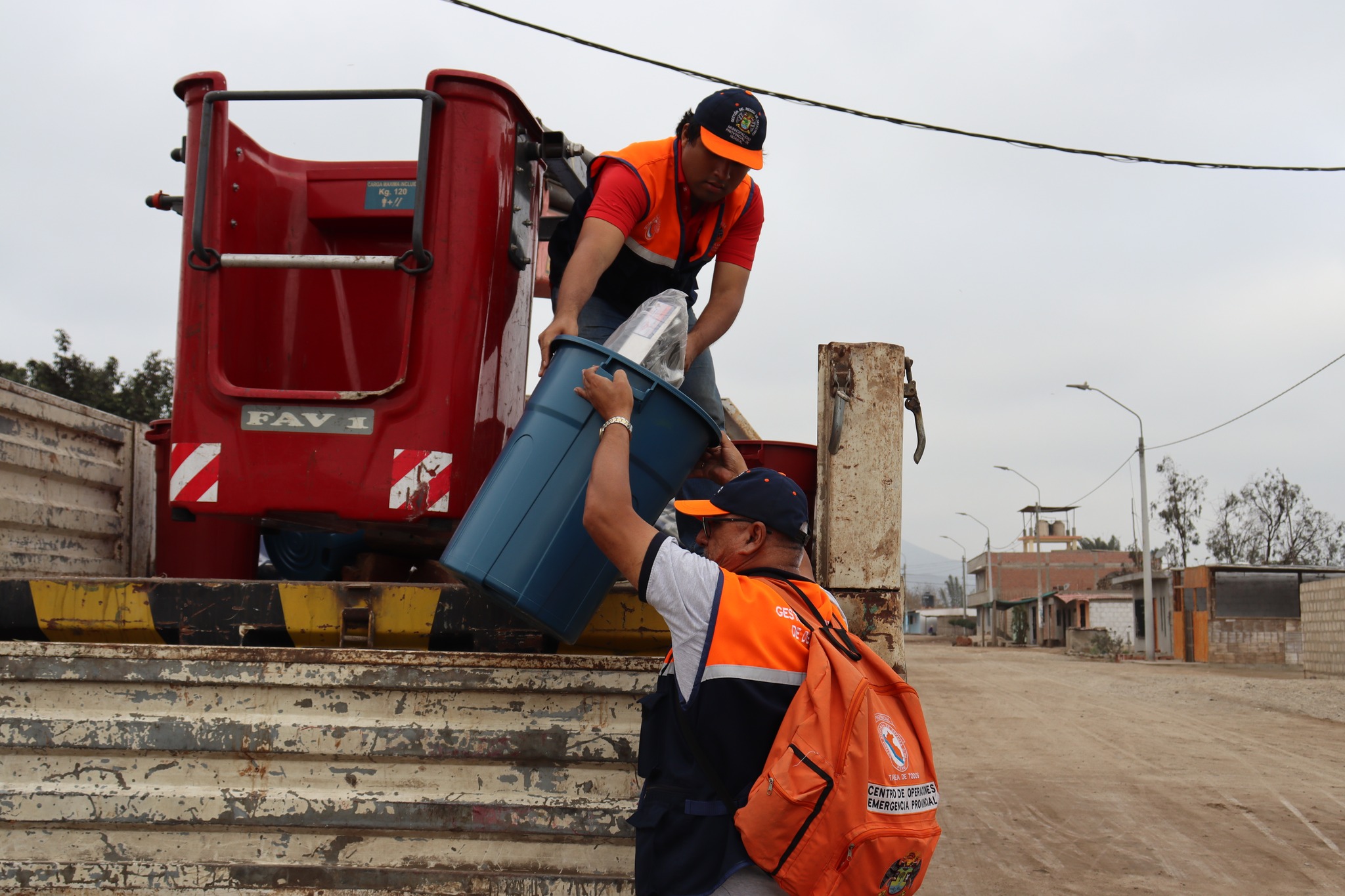 Municipalidad Provincial entregó apoyo humanitario a 18 familias del poblado de Huacho Chico
