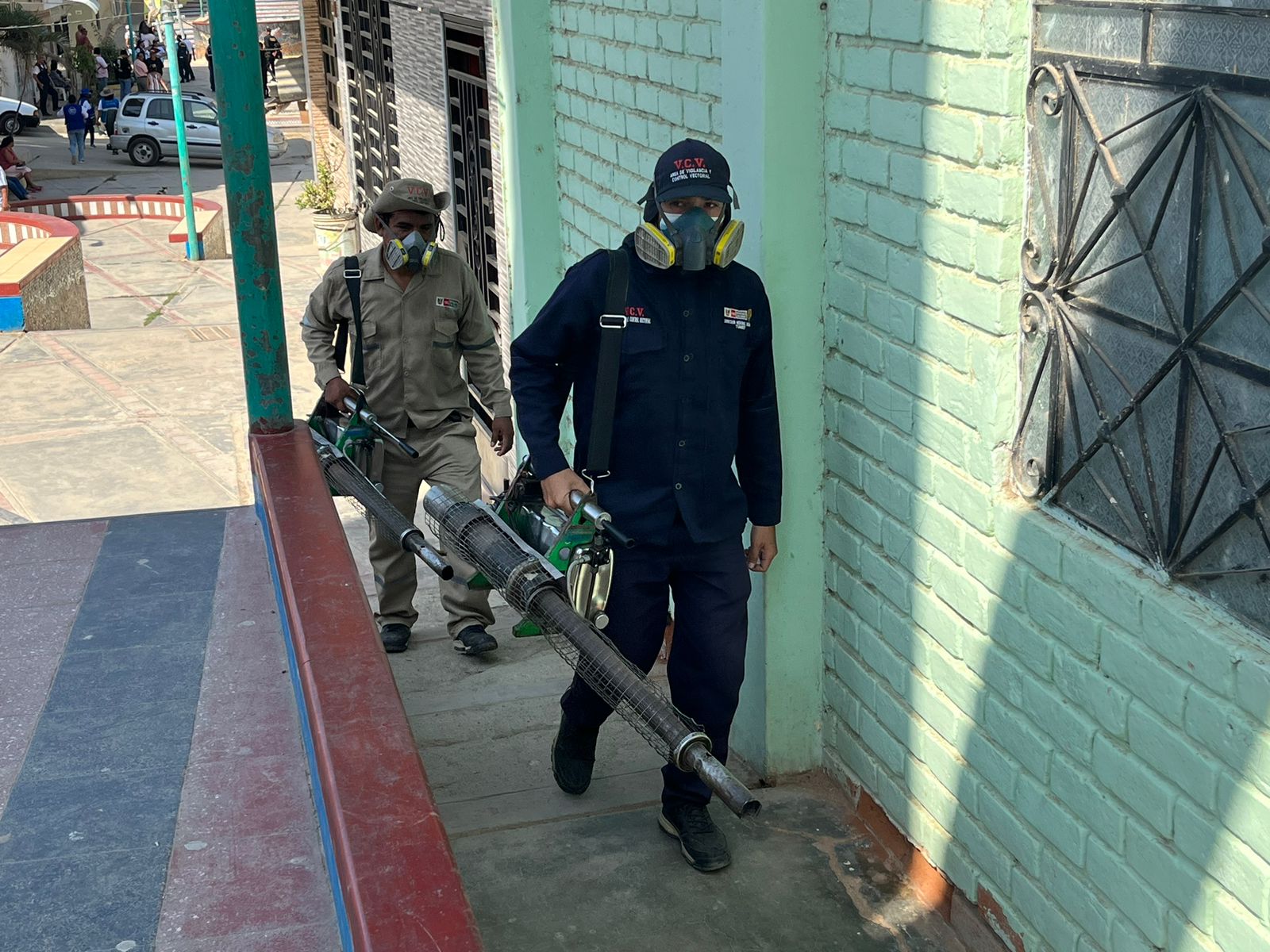 Tumbes: personal de salud realiza control larvario casa por casa para prevenir el dengue