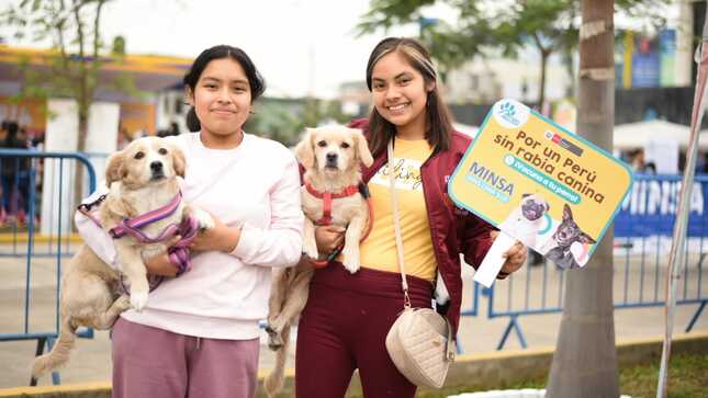 En la Feria “Entre patas”, realizada en Villa El Salvador, reafirmamos nuestro compromiso con la salud y el cuidado de nuestras mascotas