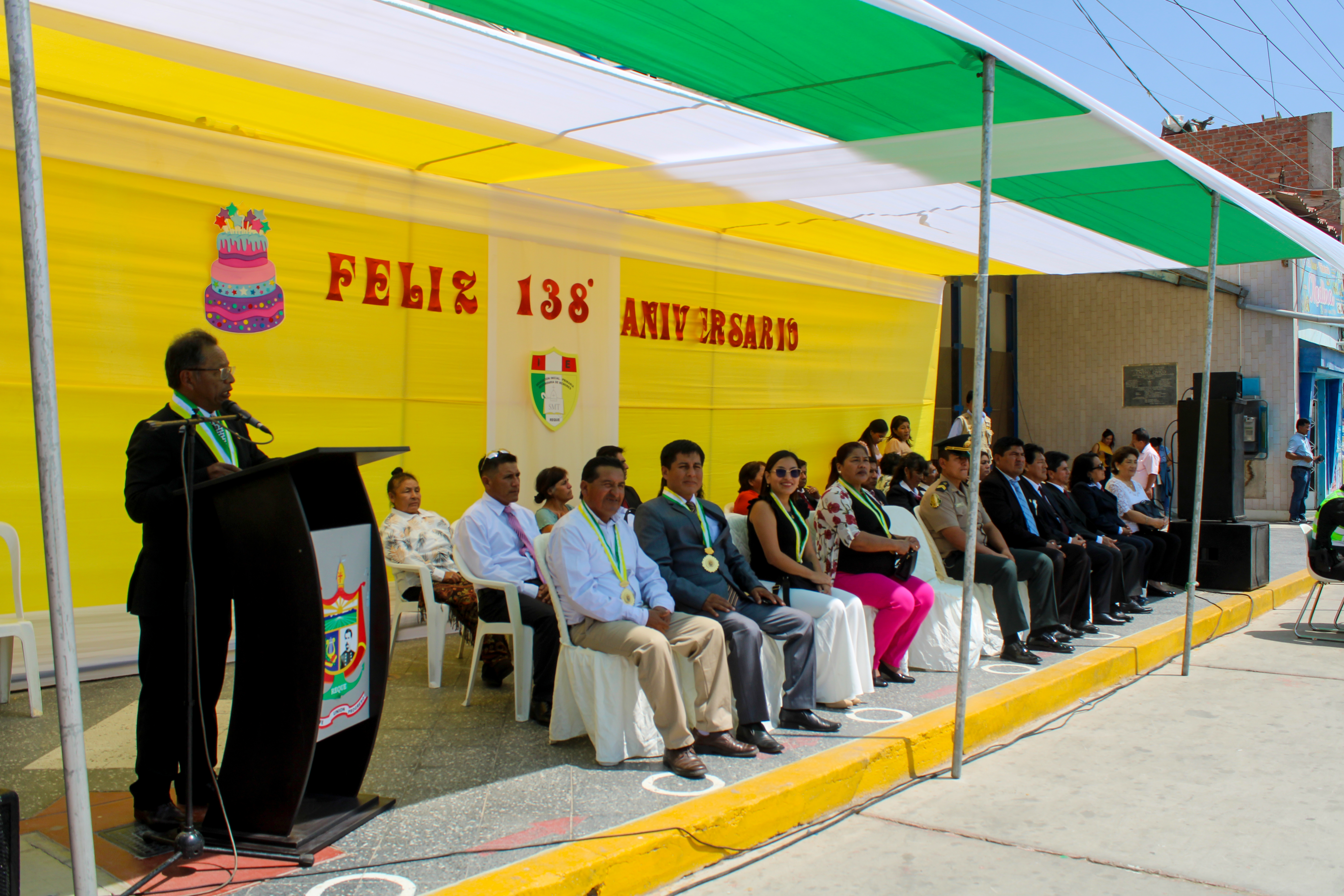 El Alcalde de Reque, Arq. Manuel Neciosup Rivera, se une a la Celebración del 138º Aniversario de la Institución Educativa San Martín de Thours