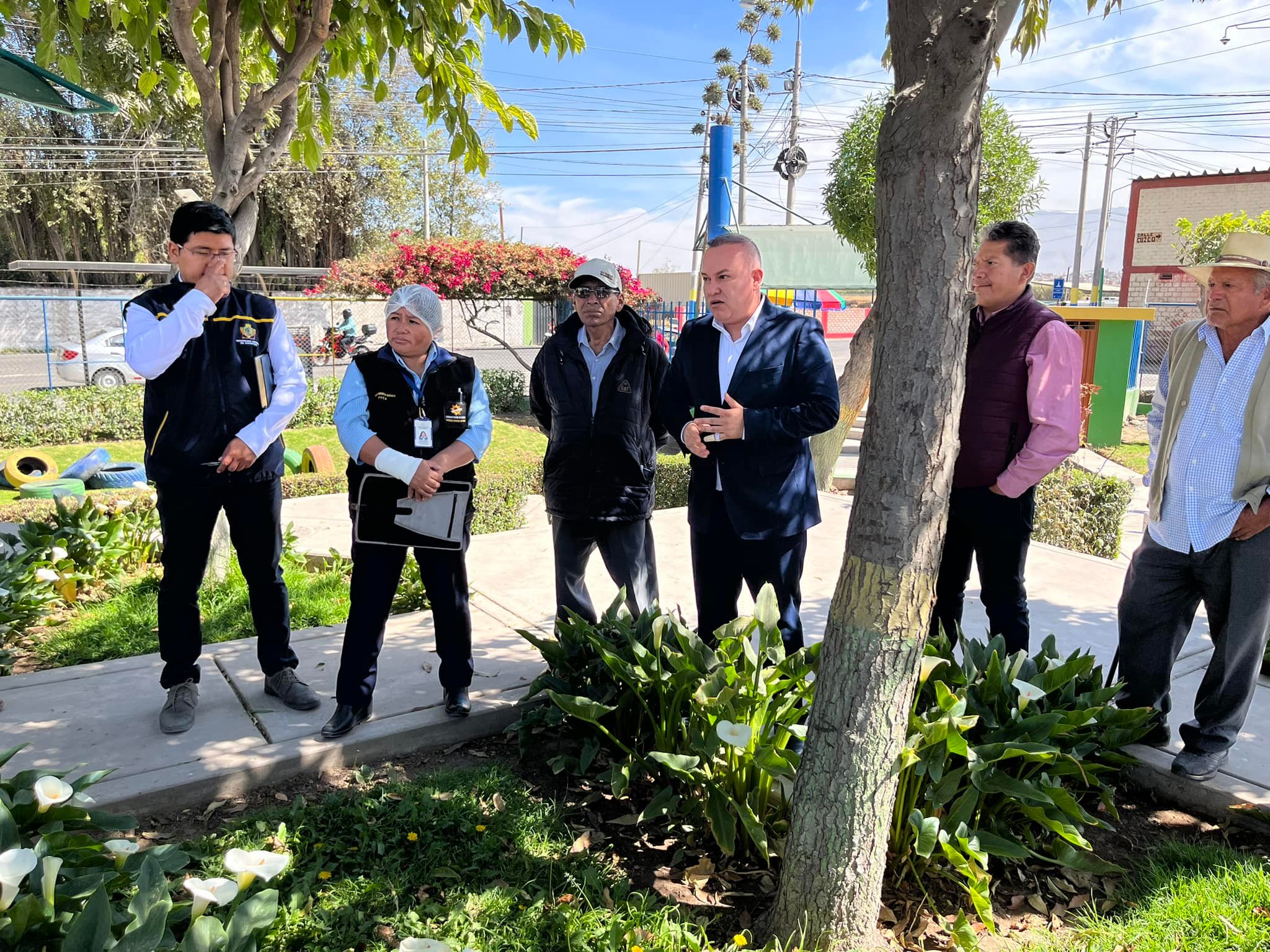Autoridades de Sachaca se reunieron con vecinos para garantizar los análisis de las muestras de agua.
