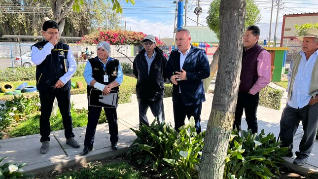 Autoridades de Sachaca se reunieron con vecinos para garantizar los análisis de las muestras de agua.