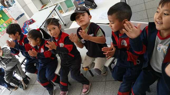 Menores de colegios del distrito de Sachaca reciben charlas gratuitas para mejorar los hábitos alimenticios.