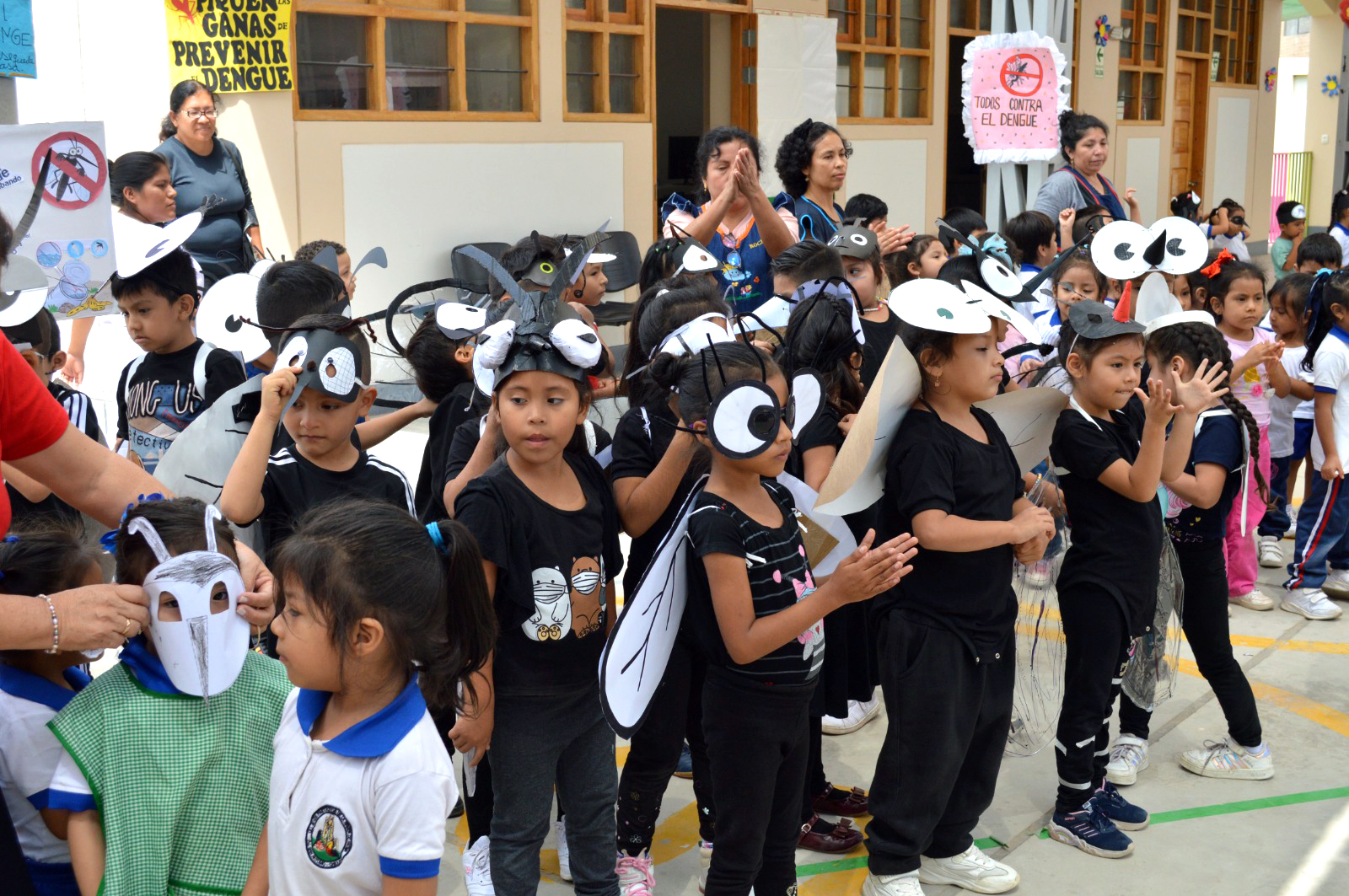 Escolares siguen eliminando criaderos del zancudo transmisor del dengue