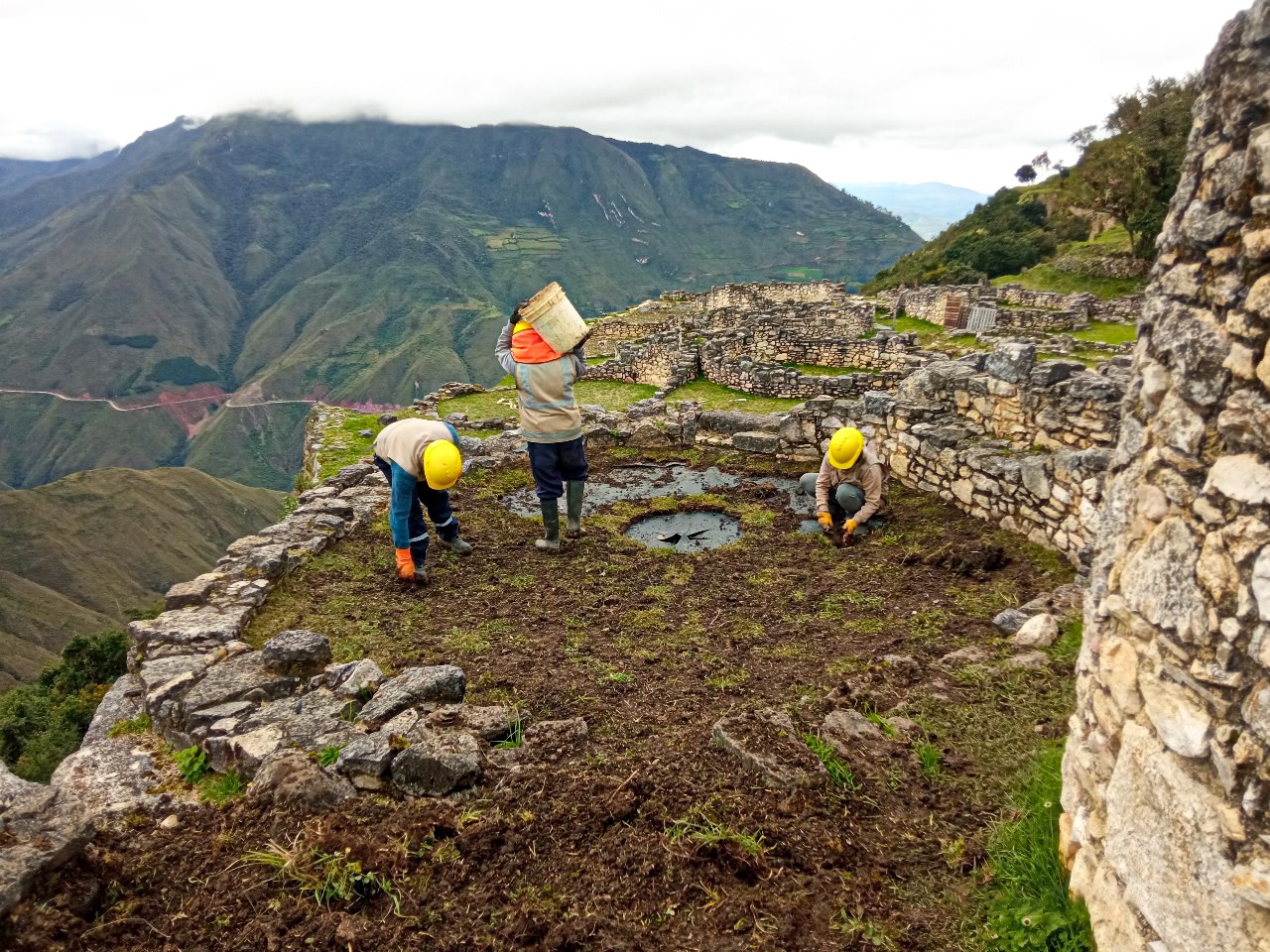 Ministerio de Cultura alcanzó 68% de avances en la impermeabilización y mejora del sistema de drenaje del sector sur de la Llaqta de Kuélap