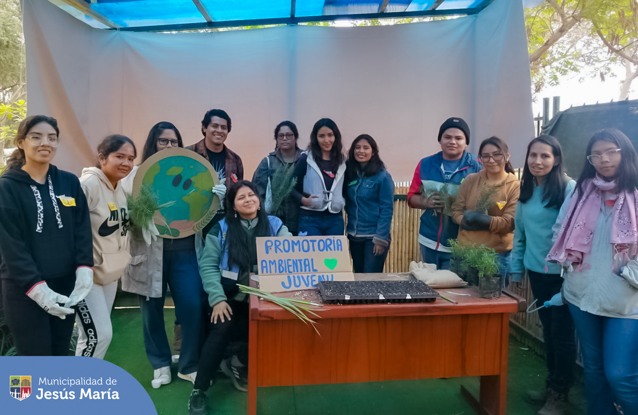 ➡️ Con el objetivo de fortalecer la conciencia ambiental y la responsabilidad por cuidar el planeta 🌎, hemos iniciado la campaña de “Promotoría Ambiental”.
Los participantes podrán aprender acerca de gestión ambiental ⛈️, reciclaje ♻️ y biodiversidad. Además participarán activamente en un proyecto especial para ser agentes de cambio de Jesús María.
¿Te gustaría participar? ✨️ Comunícate con nosotros a nuestra central de Educca Ambiental 📱940410958.
#JesúsMaríaNatural 🌿 #JesúsMaríaSomosTodos