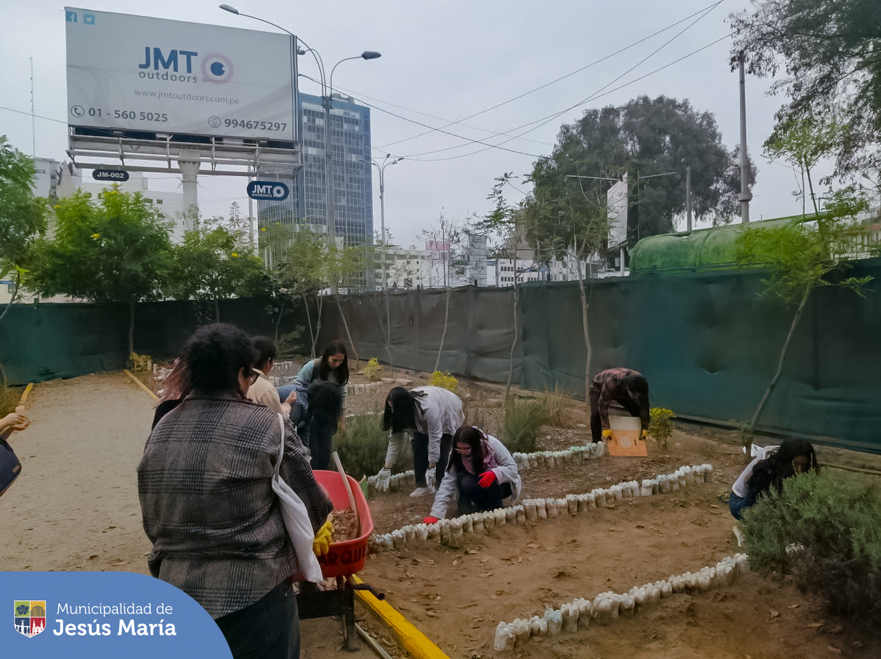 ➡️ Con el objetivo de fortalecer la conciencia ambiental y la responsabilidad por cuidar el planeta 🌎, hemos iniciado la campaña de “Promotoría Ambiental”.
Los participantes podrán aprender acerca de gestión ambiental ⛈️, reciclaje ♻️ y biodiversidad. Además participarán activamente en un proyecto especial para ser agentes de cambio de Jesús María.
¿Te gustaría participar? ✨️ Comunícate con nosotros a nuestra central de Educca Ambiental 📱940410958.
#JesúsMaríaNatural 🌿 #JesúsMaríaSomosTodos