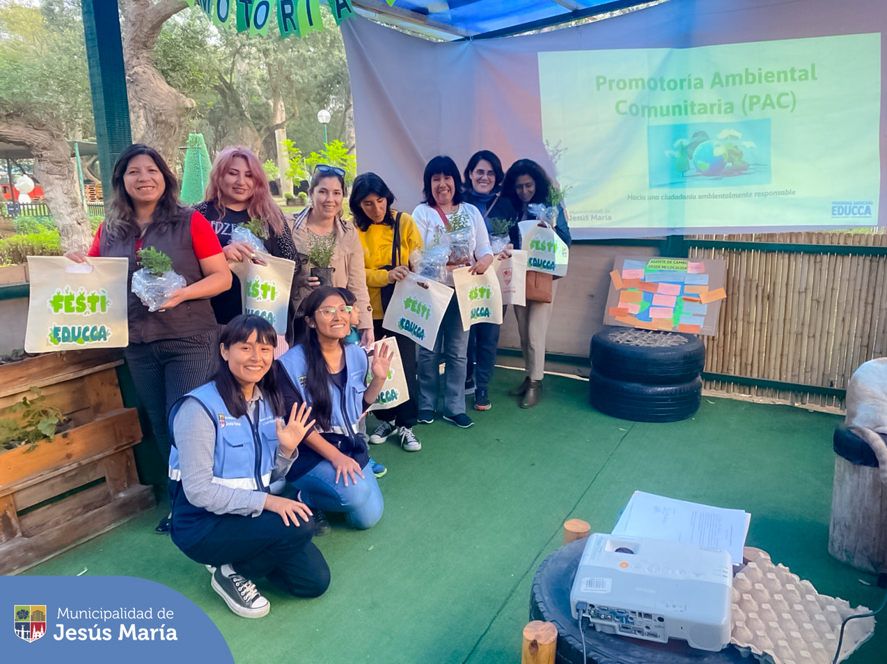 ➡️ Con el objetivo de fortalecer la conciencia ambiental y la responsabilidad por cuidar el planeta 🌎, hemos iniciado la campaña de “Promotoría Ambiental”.
Los participantes podrán aprender acerca de gestión ambiental ⛈️, reciclaje ♻️ y biodiversidad. Además participarán activamente en un proyecto especial para ser agentes de cambio de Jesús María.
¿Te gustaría participar? ✨️ Comunícate con nosotros a nuestra central de Educca Ambiental 📱940410958.
#JesúsMaríaNatural 🌿 #JesúsMaríaSomosTodos