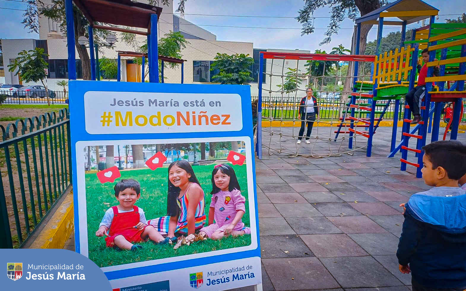 ✔️ Desde la municipalidad trabajamos en coordinación con el Ministerio de la Mujer y Poblaciones Vulnerables del Perú para promover la protección integral de niñas, niños y adolescentes, desarrollando acciones de prevención, generando espacios públicos seguros e identificando situaciones que vulneren sus derechos.
❗Si ves un niño perdido, llama al 113. #JesúsMaríaSomosTodos