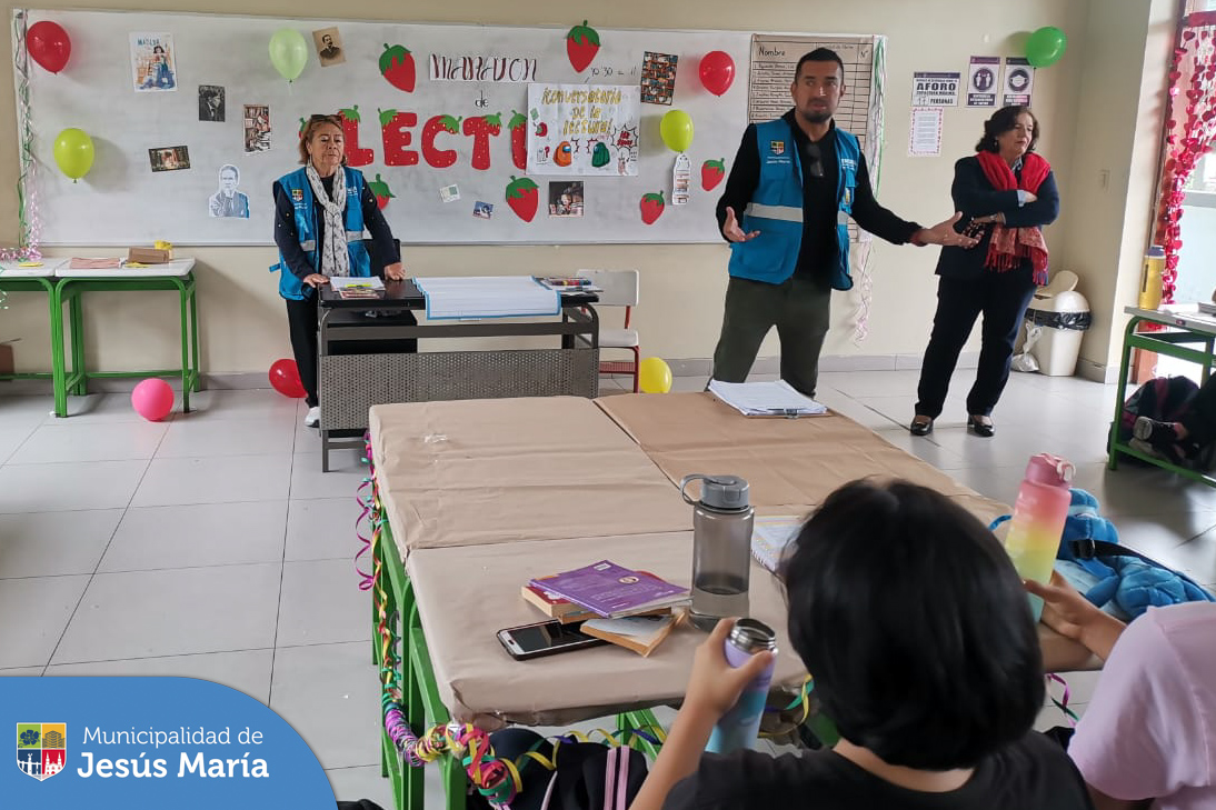 ☑️ En el marco del “Día de los Derechos Cívicos de la Mujer”, nuestro equipo de la Defensoría Municipal del Niño, Niña y Adolescente (DEMUNA) participó de un hermoso pasacalle con las alumnas del 🏫 Colegio Teresa González de Fanning.
☑️ Recordemos que cada 7 de setiembre, se conmemora la 💪🏼🙋🏻♀️ lucha de la mujer en pos de participar activamente y con igualdad en la sociedad y la política.
#JesúsMaríaSomosTodos