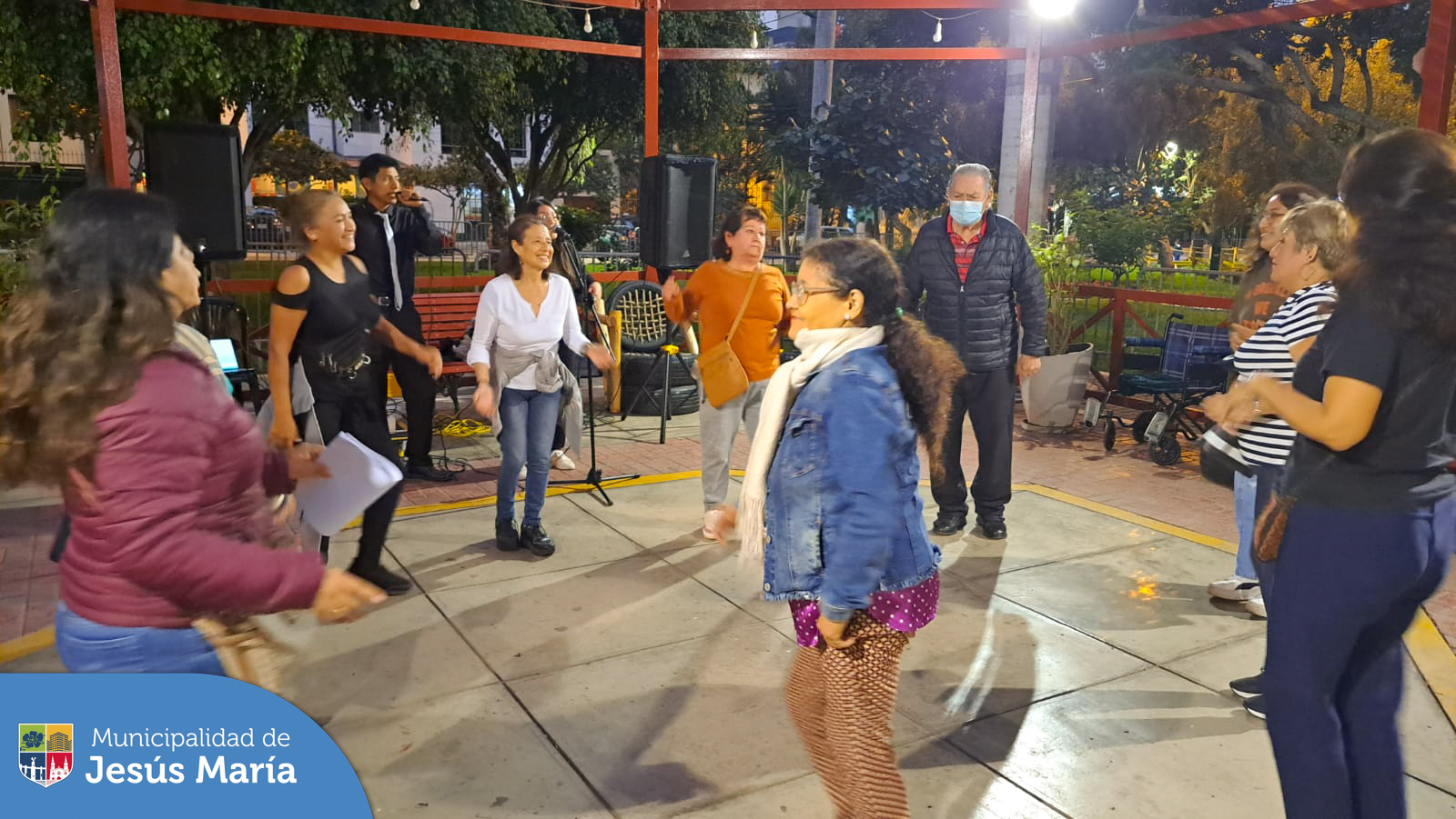 🕺 Baile, música en vivo 🎶 y mucha diversión 🎉 en nuestra retreta musical del Parque Habich.
No olviden que los esperamos este 📌 Jueves 21 de setiembre para seguir disfrutando entre vecinos 🎼.
#JesúsMaríaSomosTodos 🤗