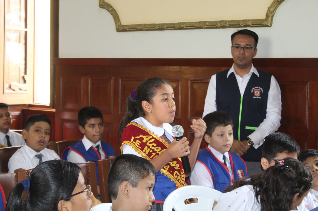 MPCH Y alcaldes escolares trabajarán ejes de prevención contra violencia familiar y cultura ambiental