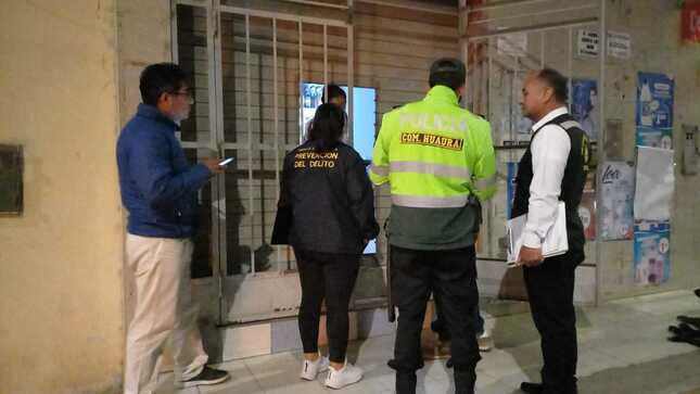 PERSONAL DE FISCALIZACIÓN CLAUSURA ESTABLECIMIENTO COMERCIAL POR NO CONTAR CON LICENCIA DE FUNCIONAMIENTO MUNICIPAL