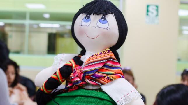 Revaloran trajes típicos de Tacna en taller de “Muñecas Artesanales”