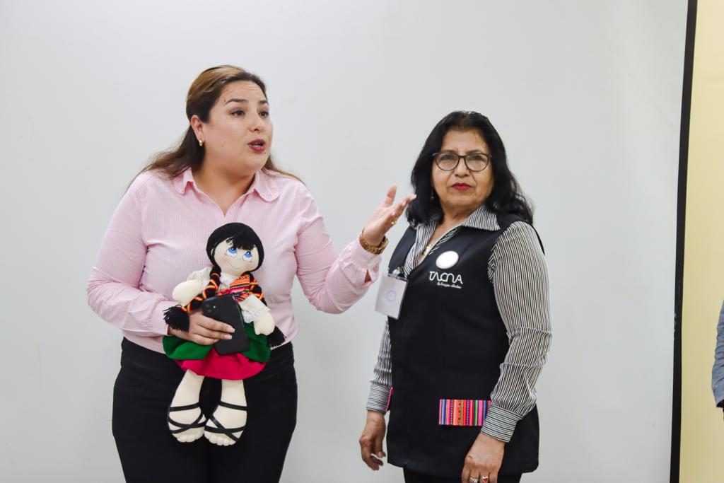 Revaloran trajes típicos de Tacna en taller de “Muñecas Artesanales”